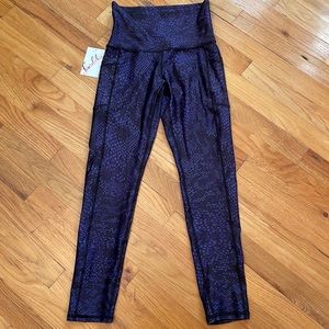 Lavaloka High Waisted Leggings. Size Medium. Cell Phone Pockets. NWT!!